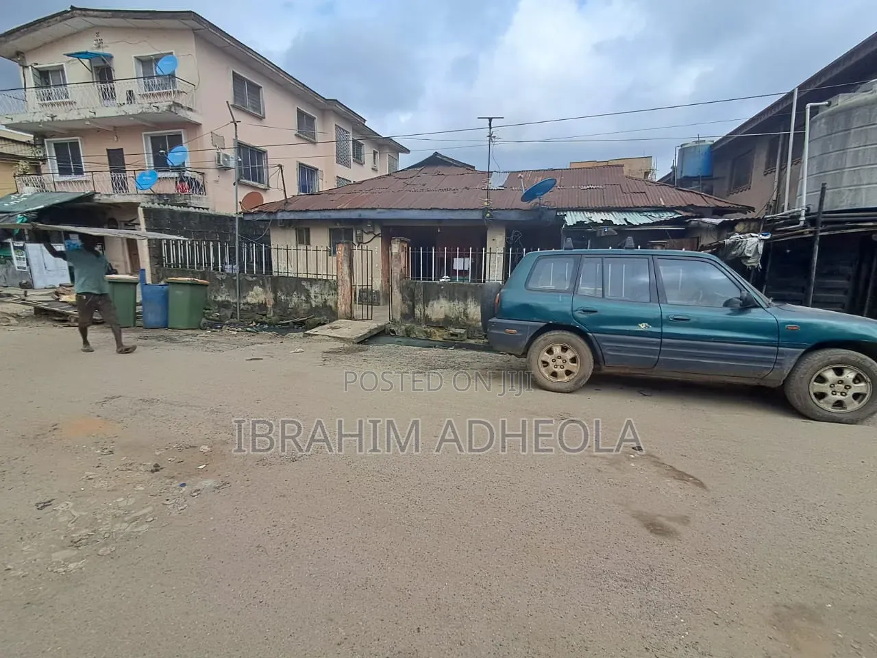3bdrm Block of Flats in Akoka for sale