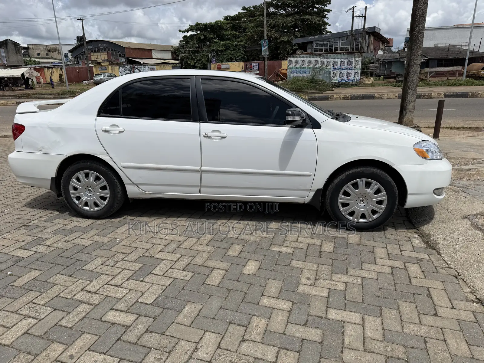 Toyota Corolla LE 2005 White