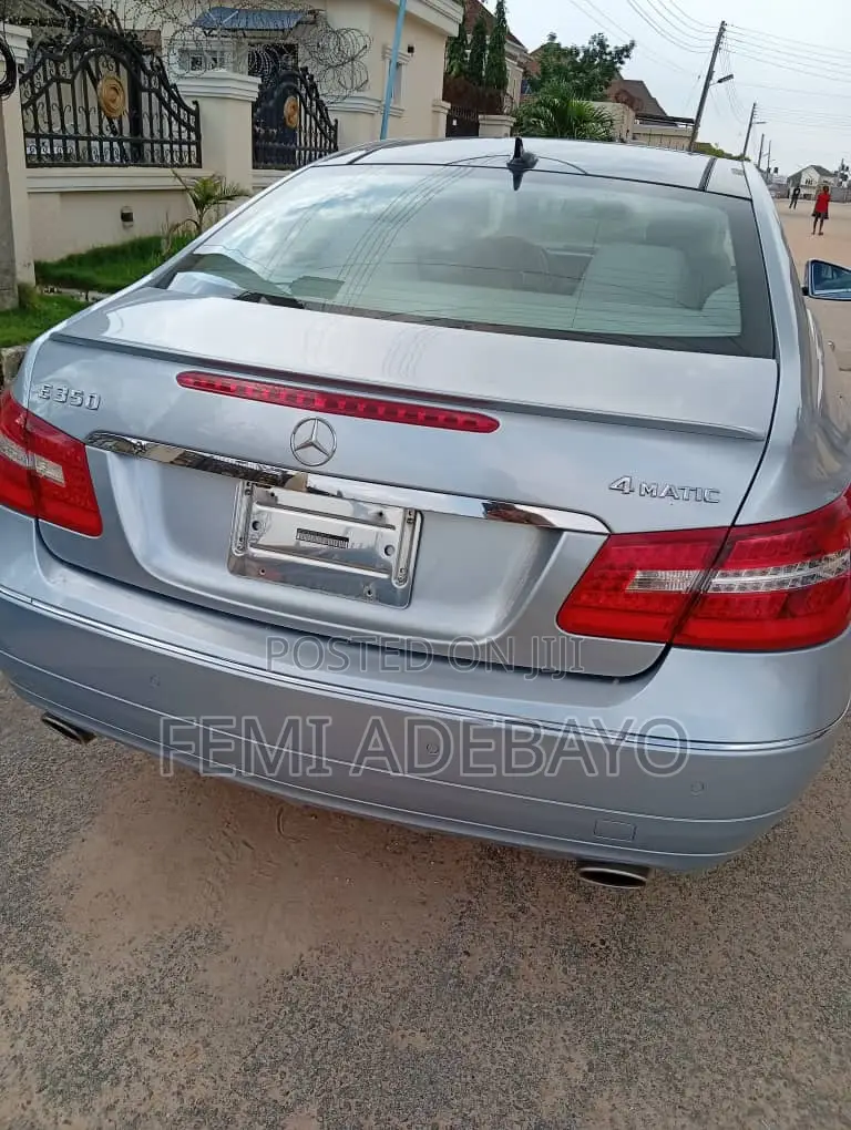 Mercedes-Benz E350 Base 4dr Sedan RWD (3.5L 6cyl 7A) 2010 Green