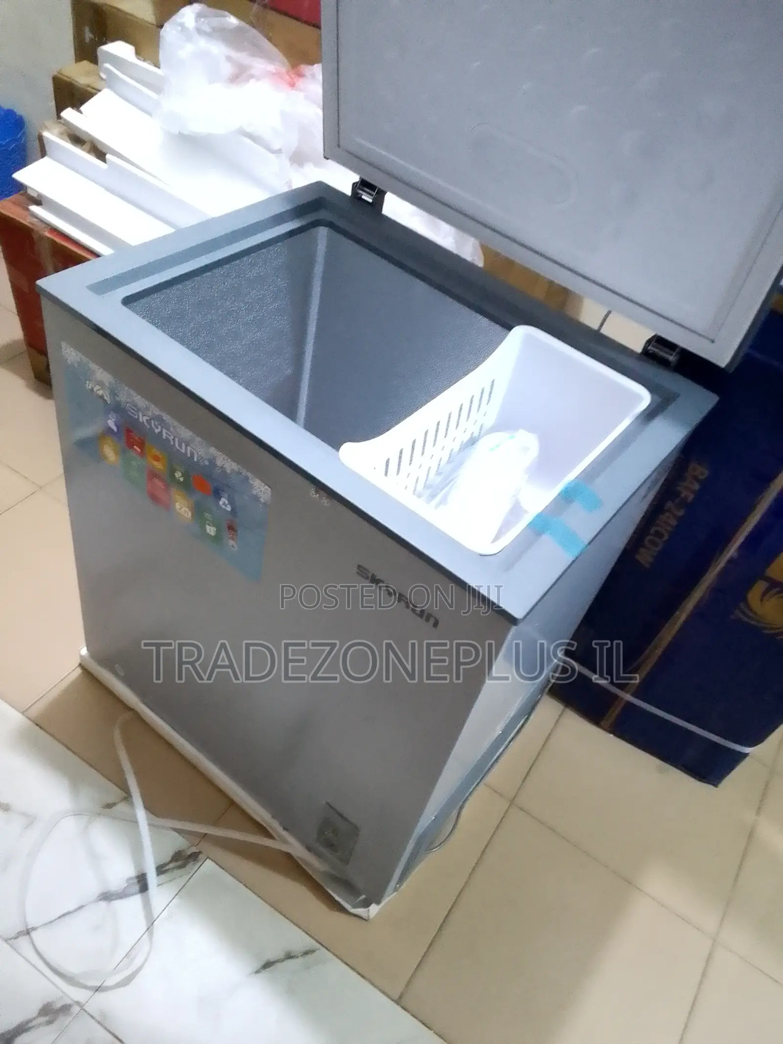 Skyrun BD145 Chest Refrigerator – Spacious and Convenient