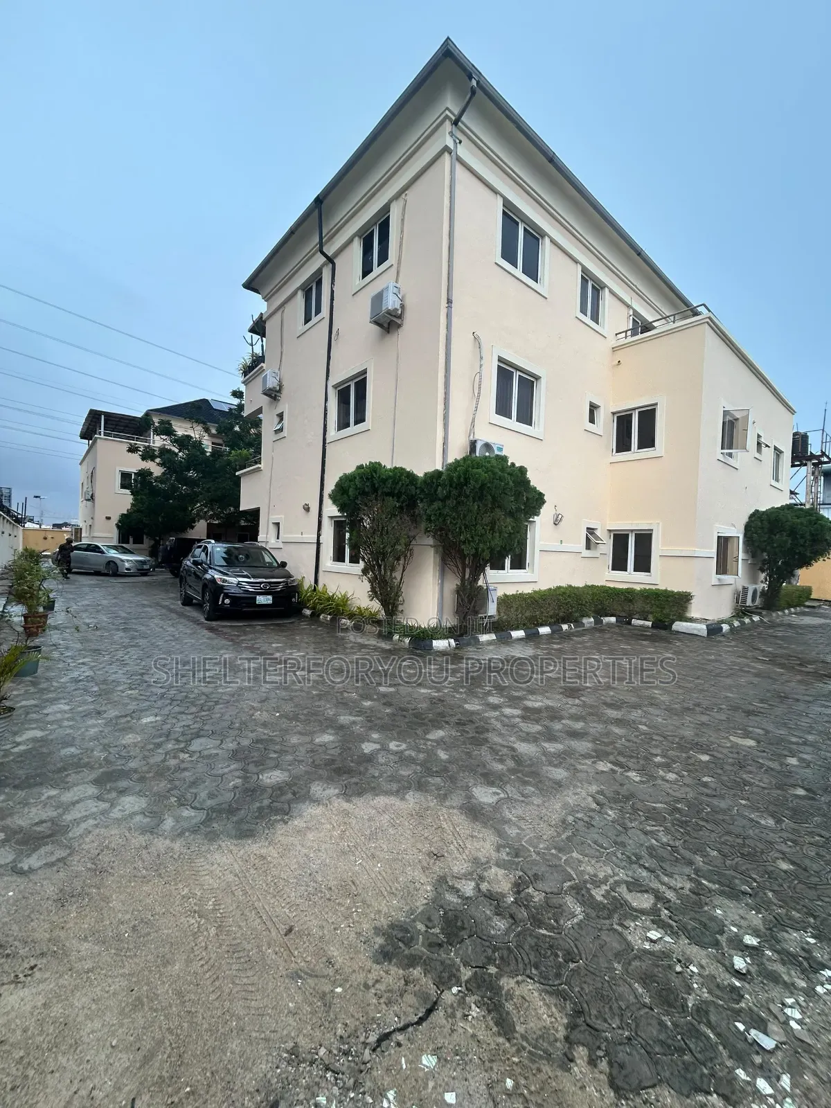 3bdrm Apartment in Lekki Phase 1 for rent