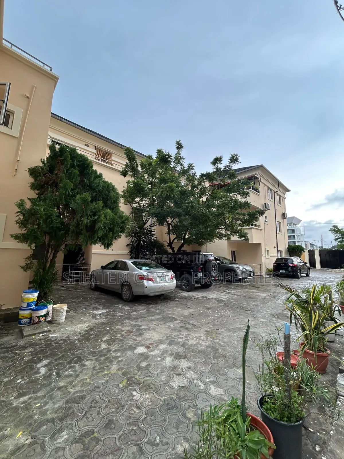 3bdrm Apartment in Lekki Phase 1 for rent