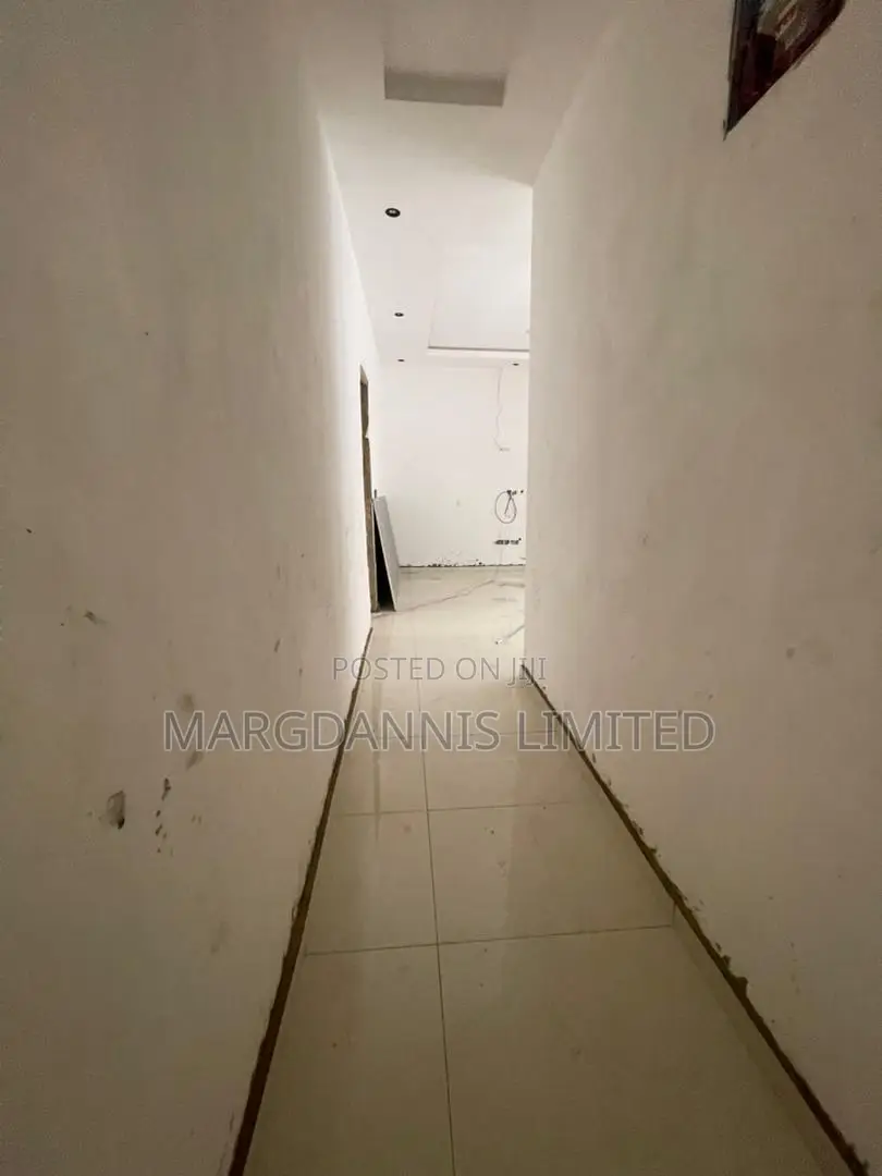 1bdrm Block of Flats in Nitel Estate, Ikorodu Garage for rent