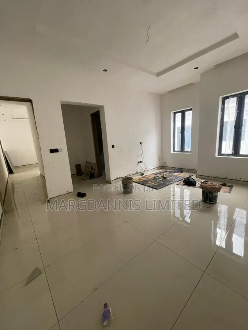 1bdrm Block of Flats in Nitel Estate, Ikorodu Garage for rent