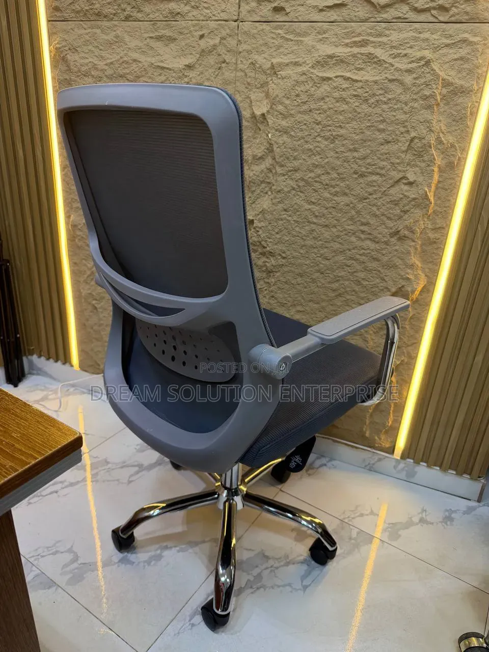 Quality Imported Office Mesh Swivel Chair