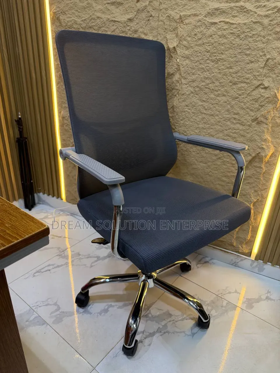 Quality Imported Office Mesh Swivel Chair