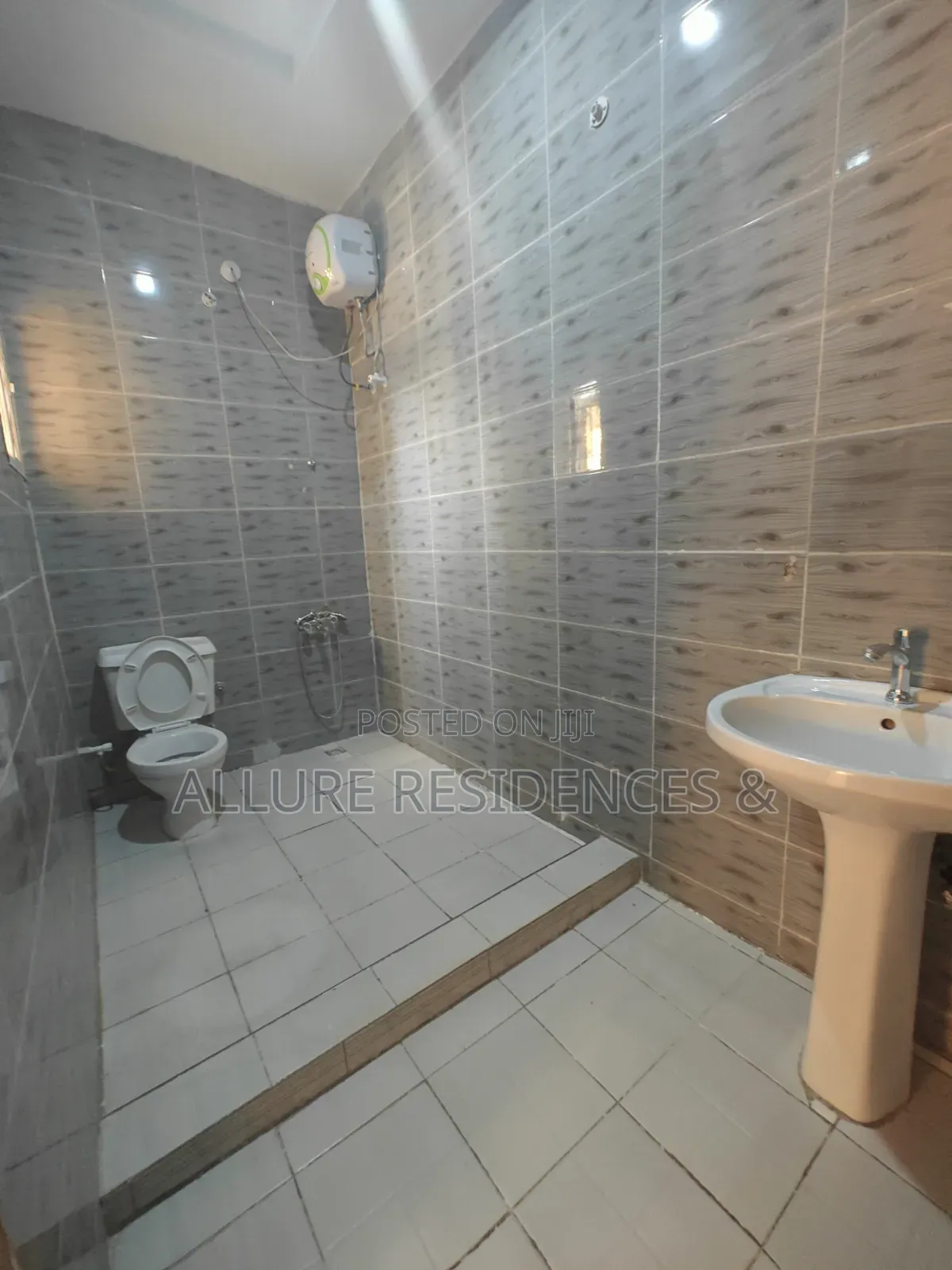 2bdrm Block of Flats in Riverpark Estate, Sabon Lugbe for rent