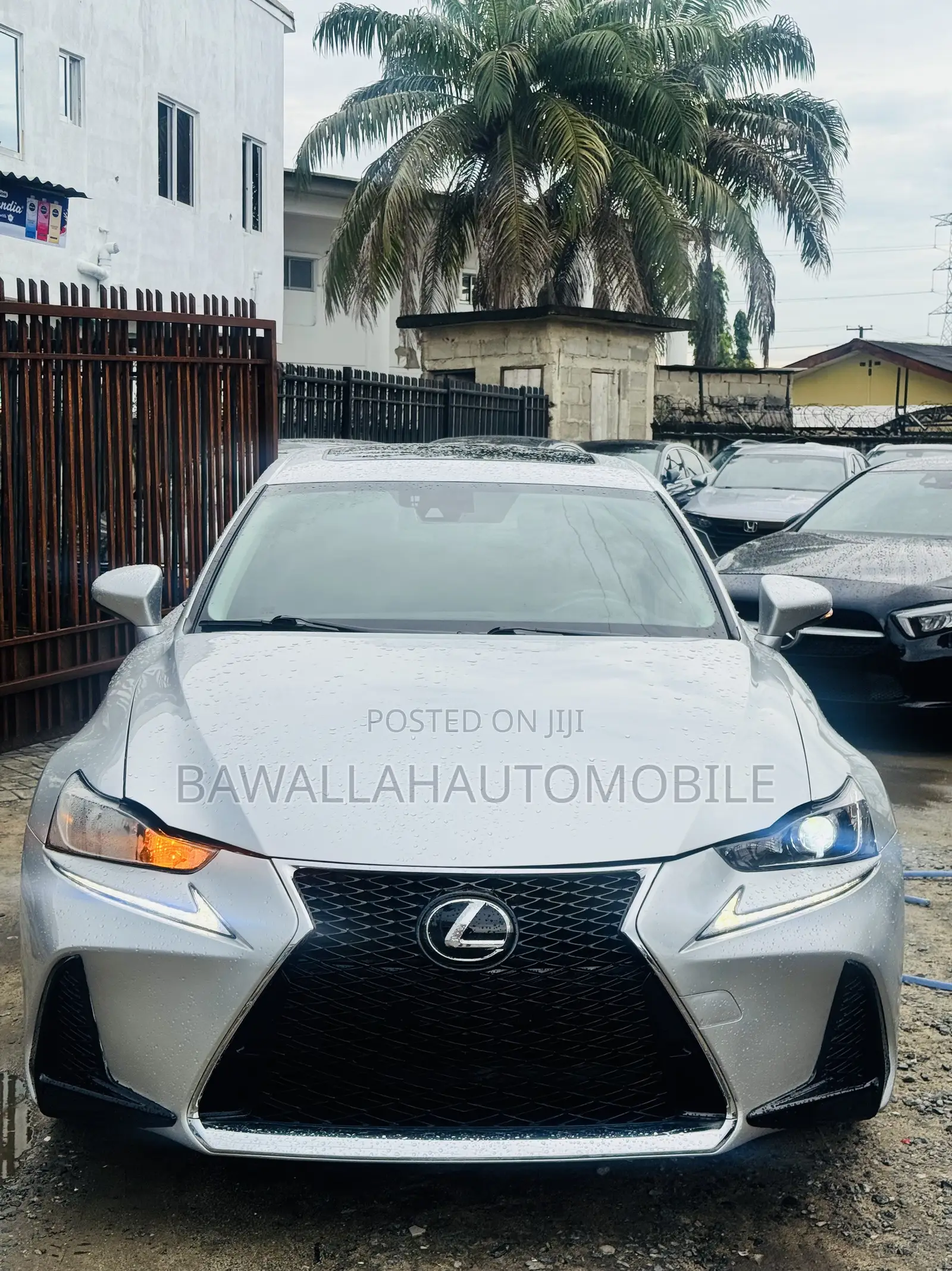 Lexus IS 300 AWD 2018 Gold