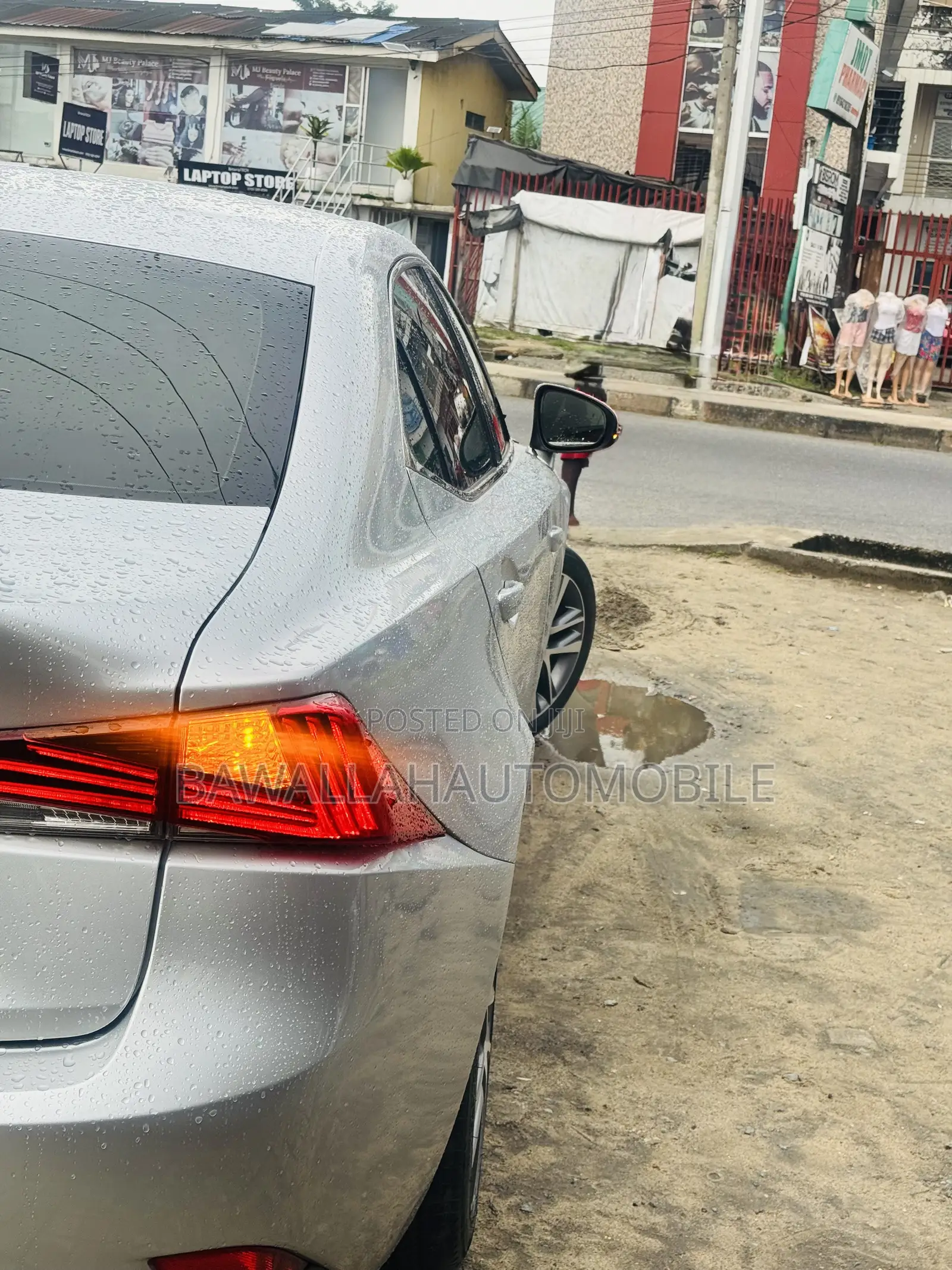 Lexus IS 300 AWD 2018 Gold