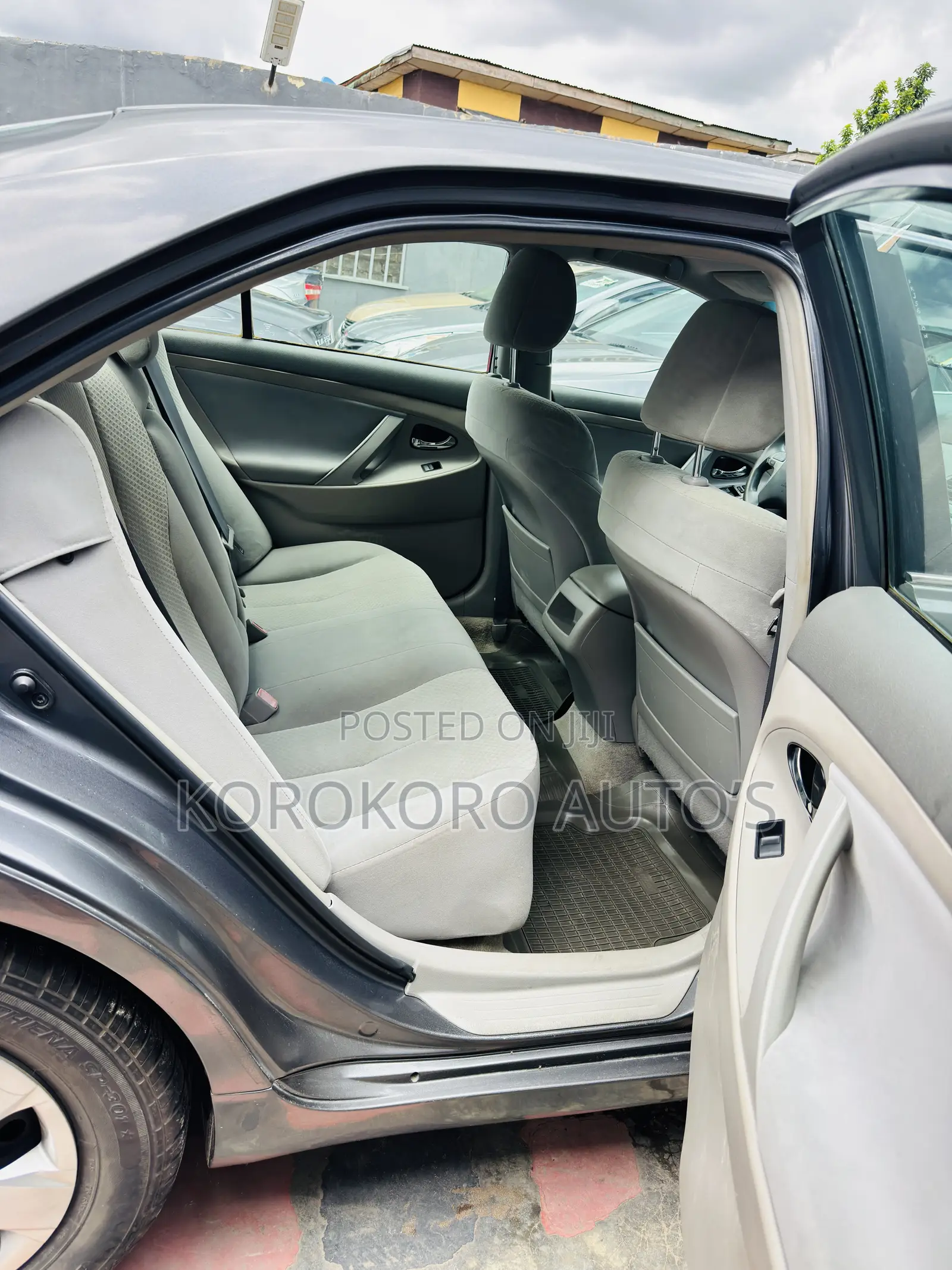 Toyota Camry LE 4dr Sedan (2.4L 4cyl 5A) 2009 Gray