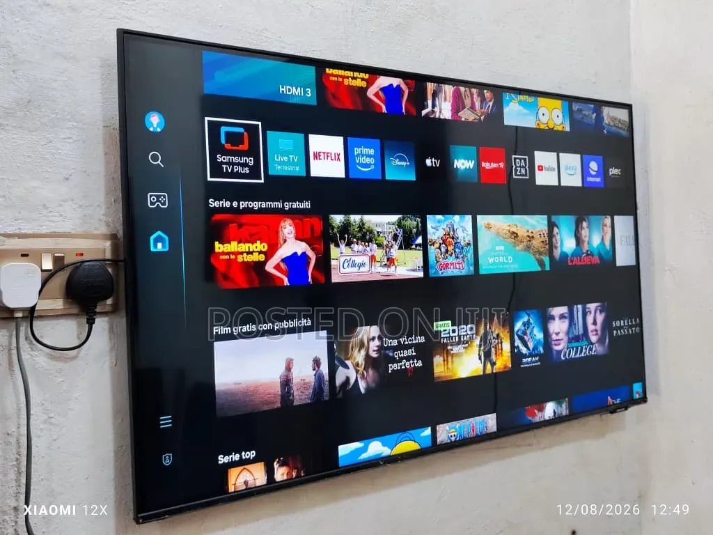 Samsung 43" Crystal Uhd HDR Bezel-Less Screen Airslim Smart TV