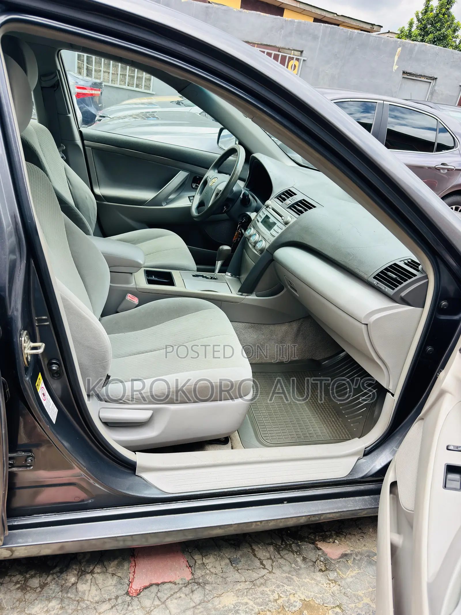 Toyota Camry LE 4dr Sedan (2.4L 4cyl 5A) 2009 Gray