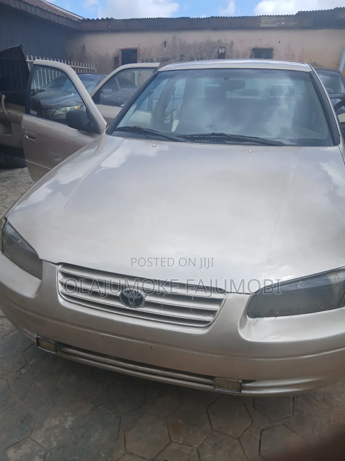 Toyota Camry 2000 Gold