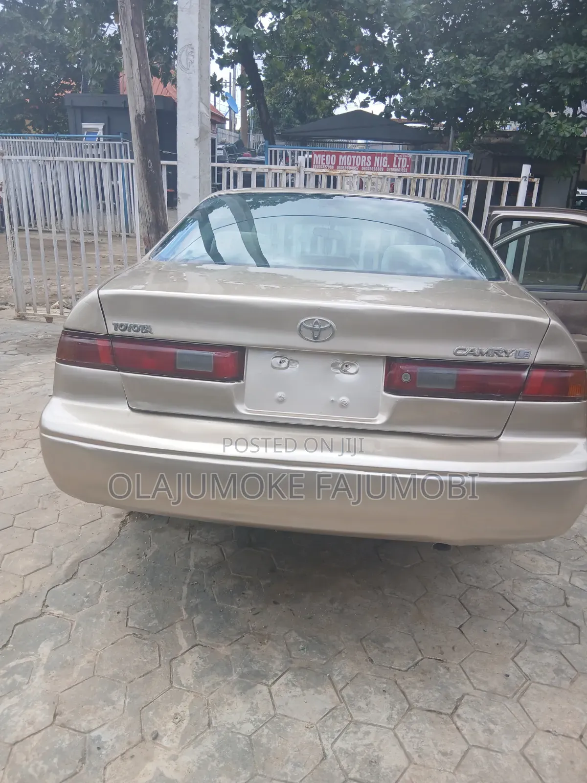 Toyota Camry 2000 Gold