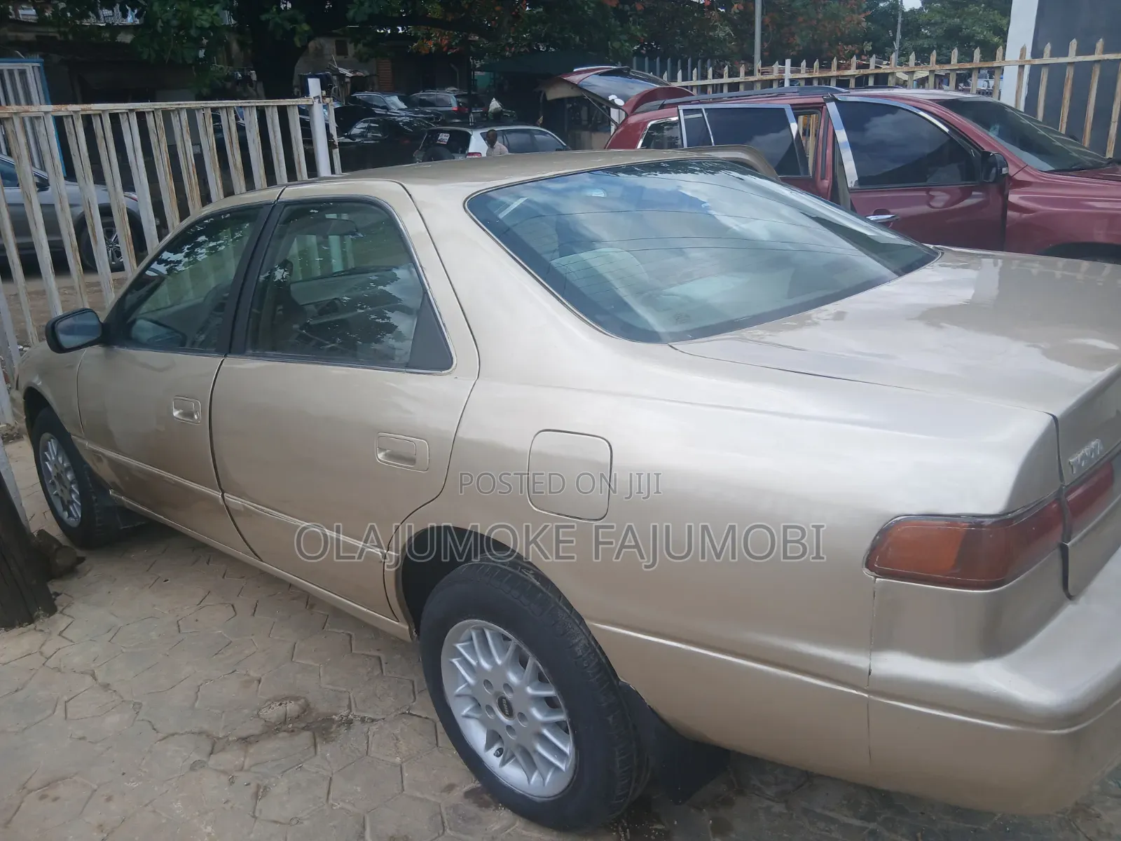 Toyota Camry 2000 Gold