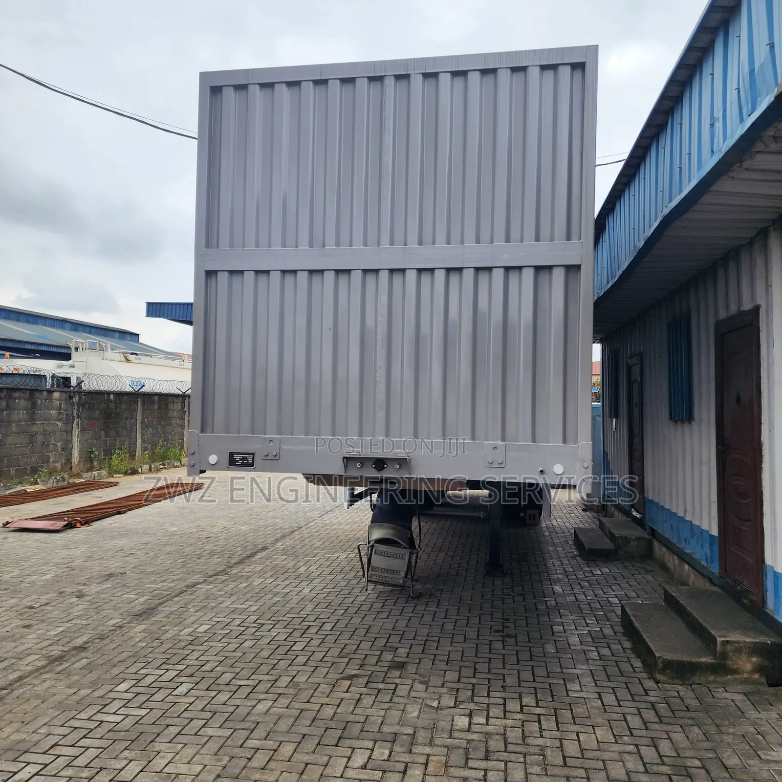 Three Axle Box Body Semi Trailer - 60Tons