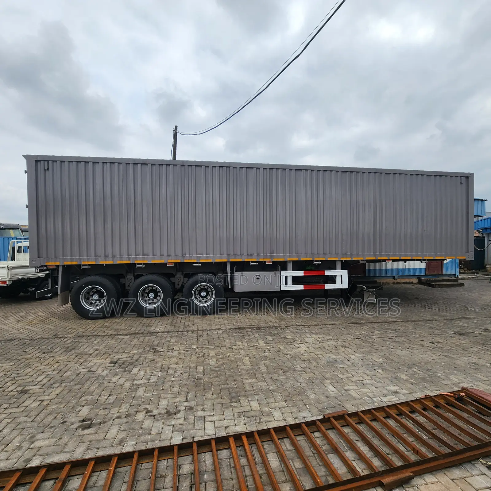Three Axle Box Body Semi Trailer - 60Tons