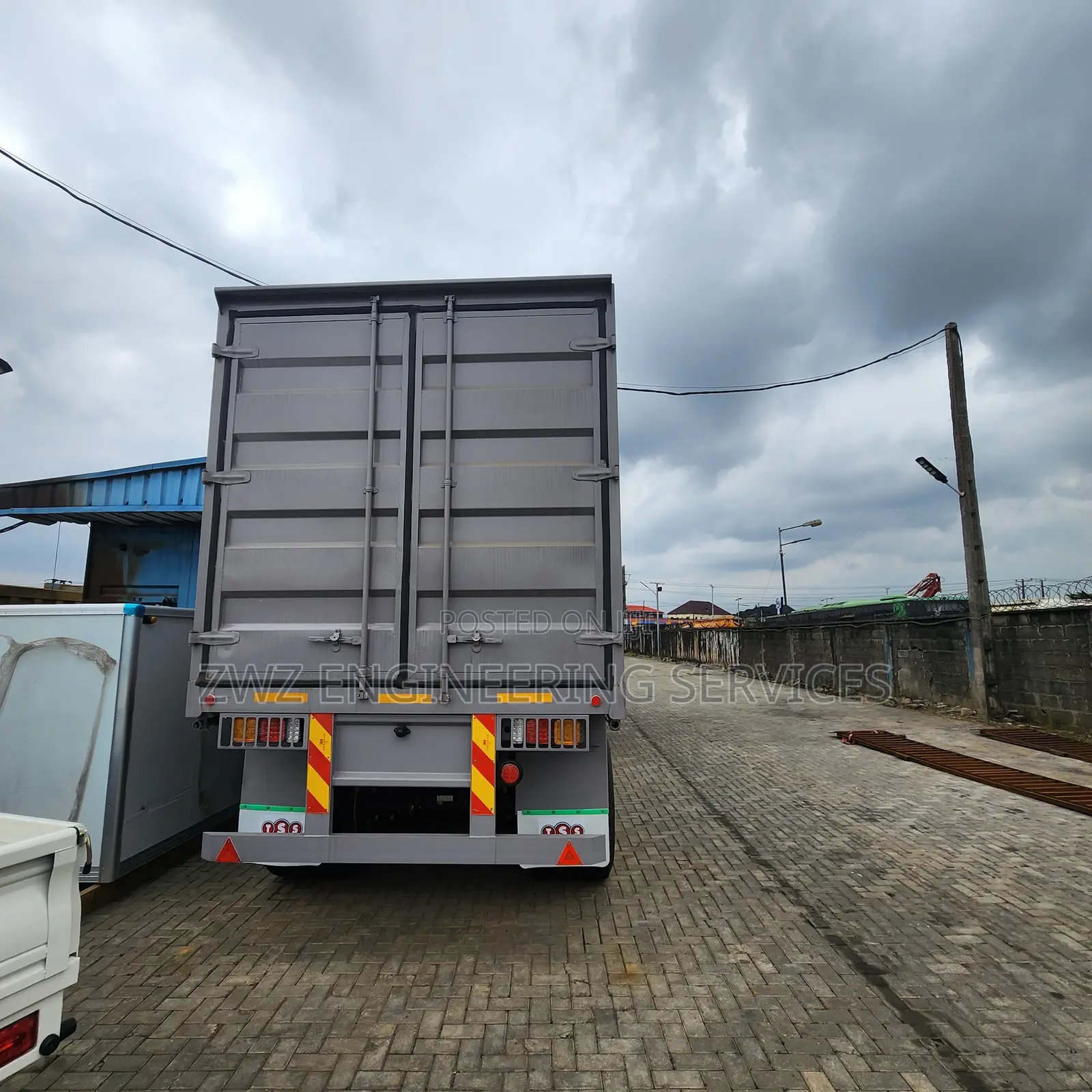 Three Axle Box Body Semi Trailer - 60Tons