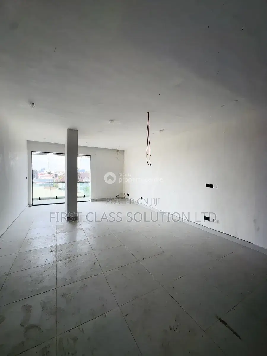 1bdrm Apartment in Lekki Phase 1 for sale