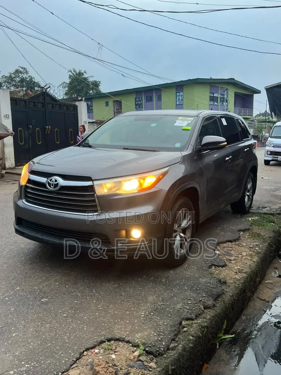 Toyota Highlander LE 4dr SUV AWD (3.5L 6cyl 6A) 2015 Gray