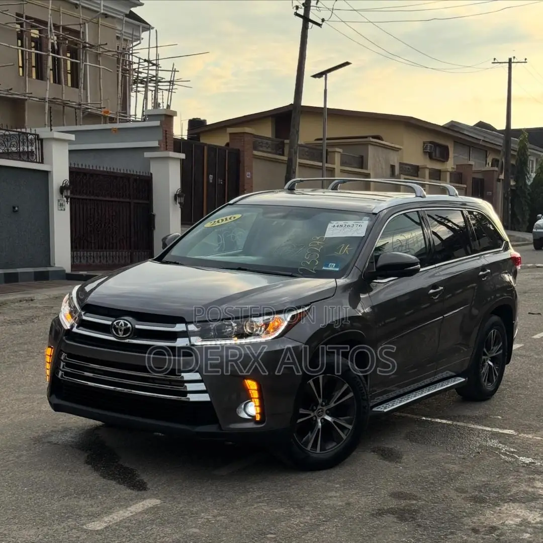 Toyota Highlander XLE V6 4x4 (3.5L 6cyl 6A) 2016 Gray