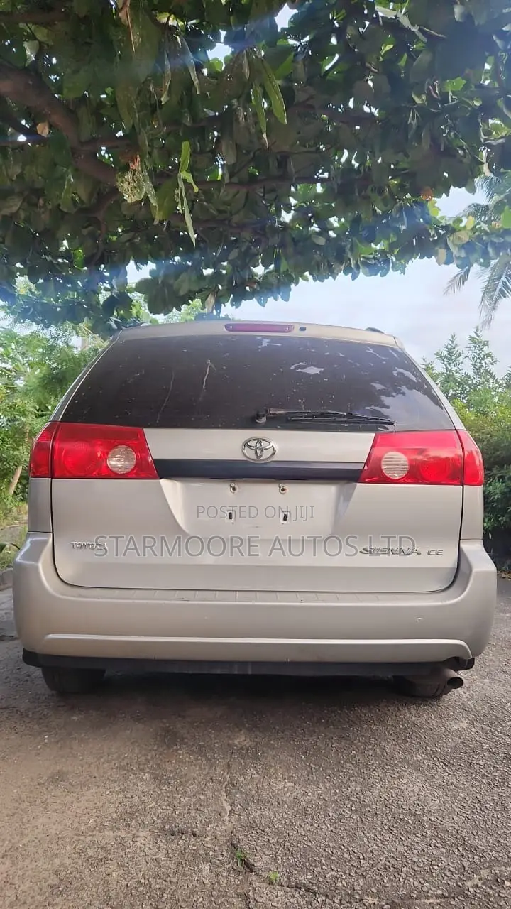 Toyota Sienna LE AWD 2009 Silver