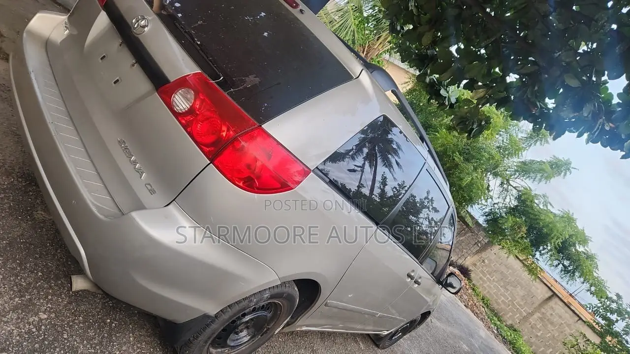 Toyota Sienna LE AWD 2009 Silver