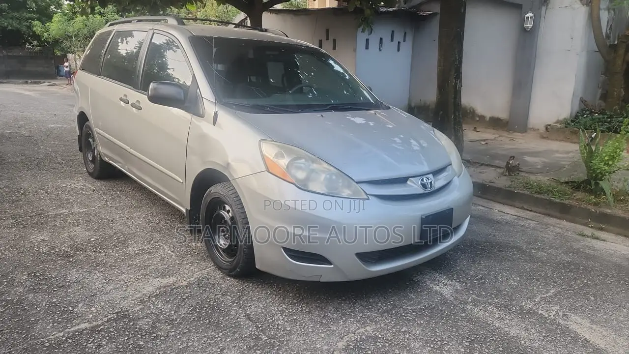 Toyota Sienna LE AWD 2009 Silver