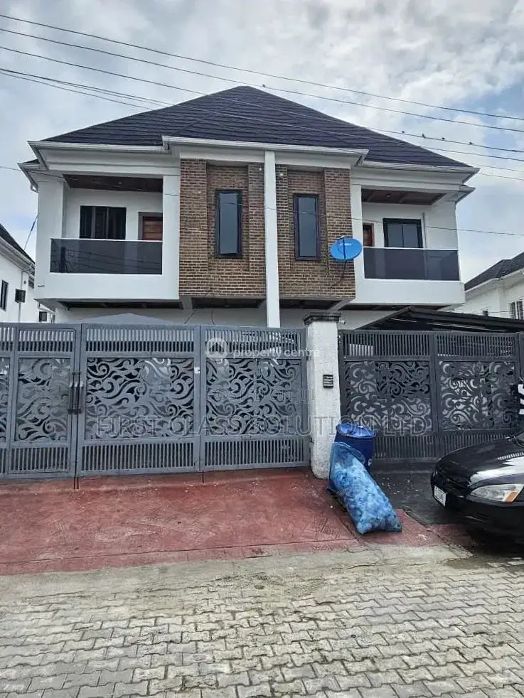 4bdrm Duplex in Chevron for sale
