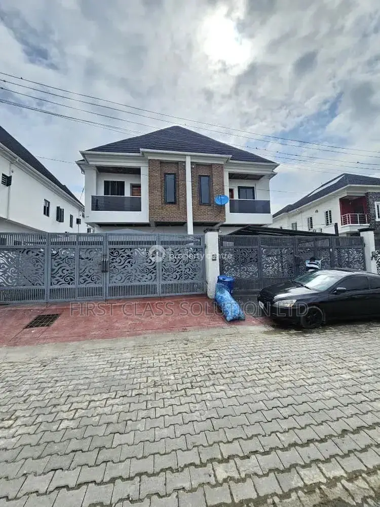 4bdrm Duplex in Chevron for sale