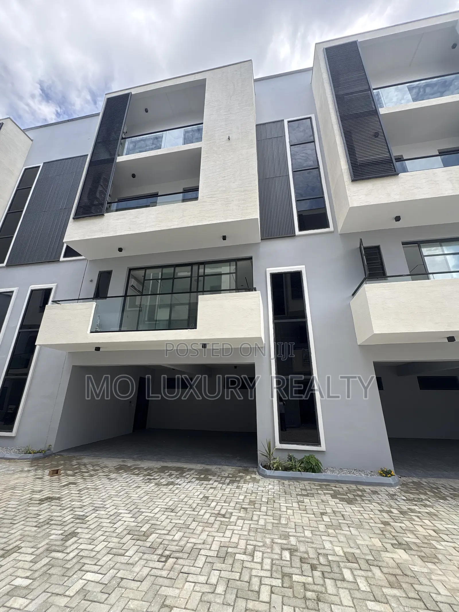 4bdrm Townhouse / Terrace in Lekki Phase 1 for rent