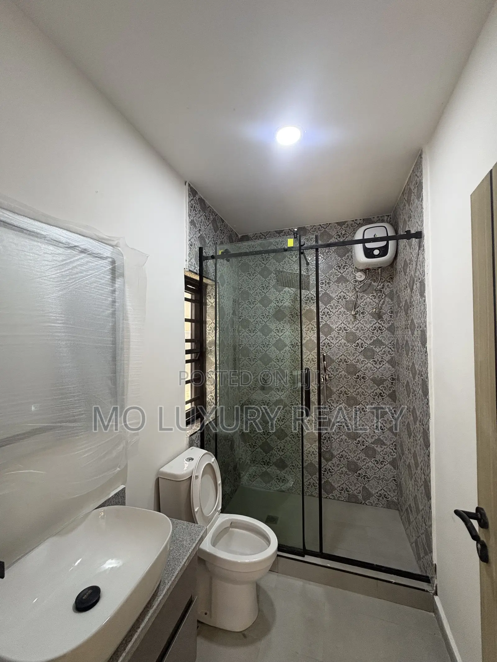 4bdrm Townhouse / Terrace in Lekki Phase 1 for rent