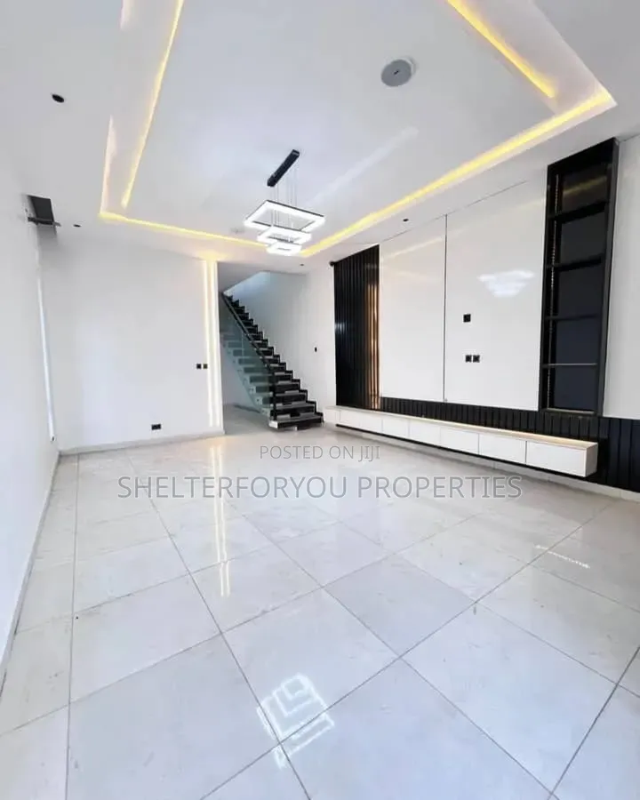4bdrm Duplex in Ikota for sale