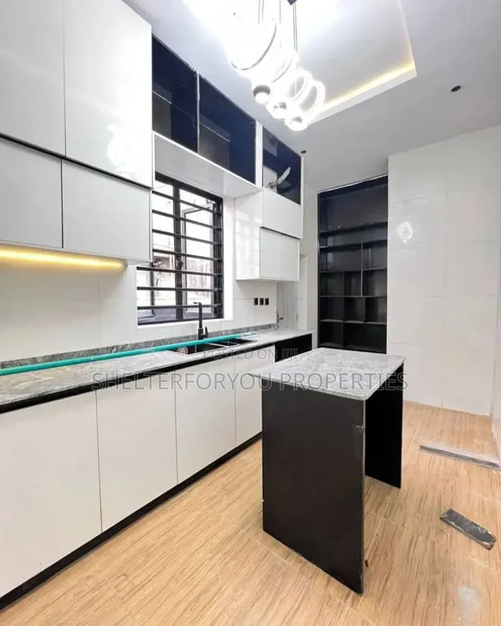 4bdrm Duplex in Ikota for sale