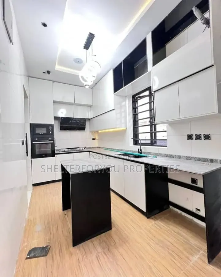 4bdrm Duplex in Ikota for sale