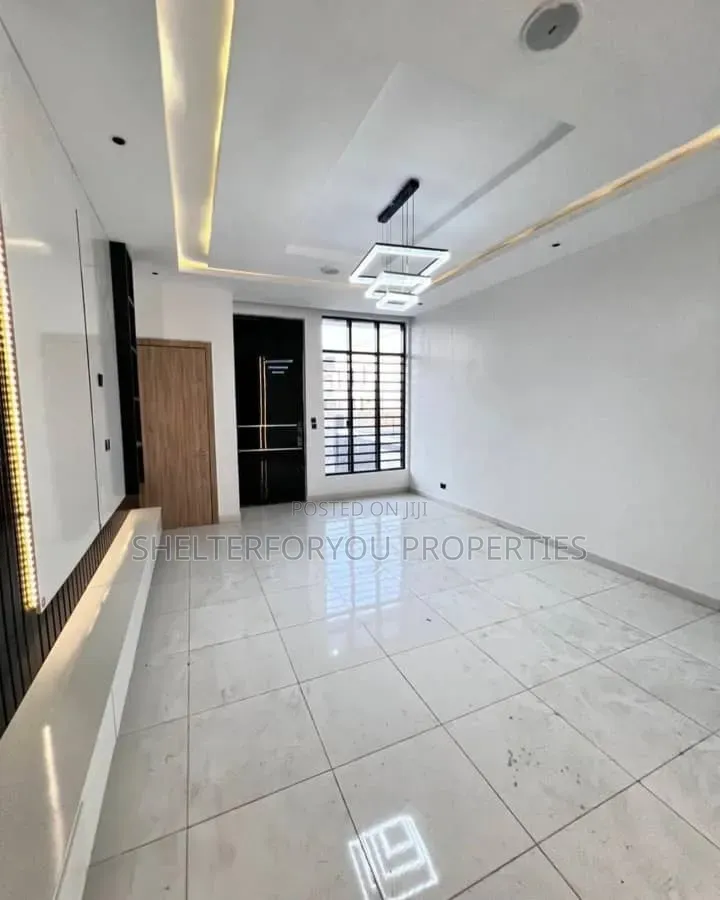 4bdrm Duplex in Ikota for sale