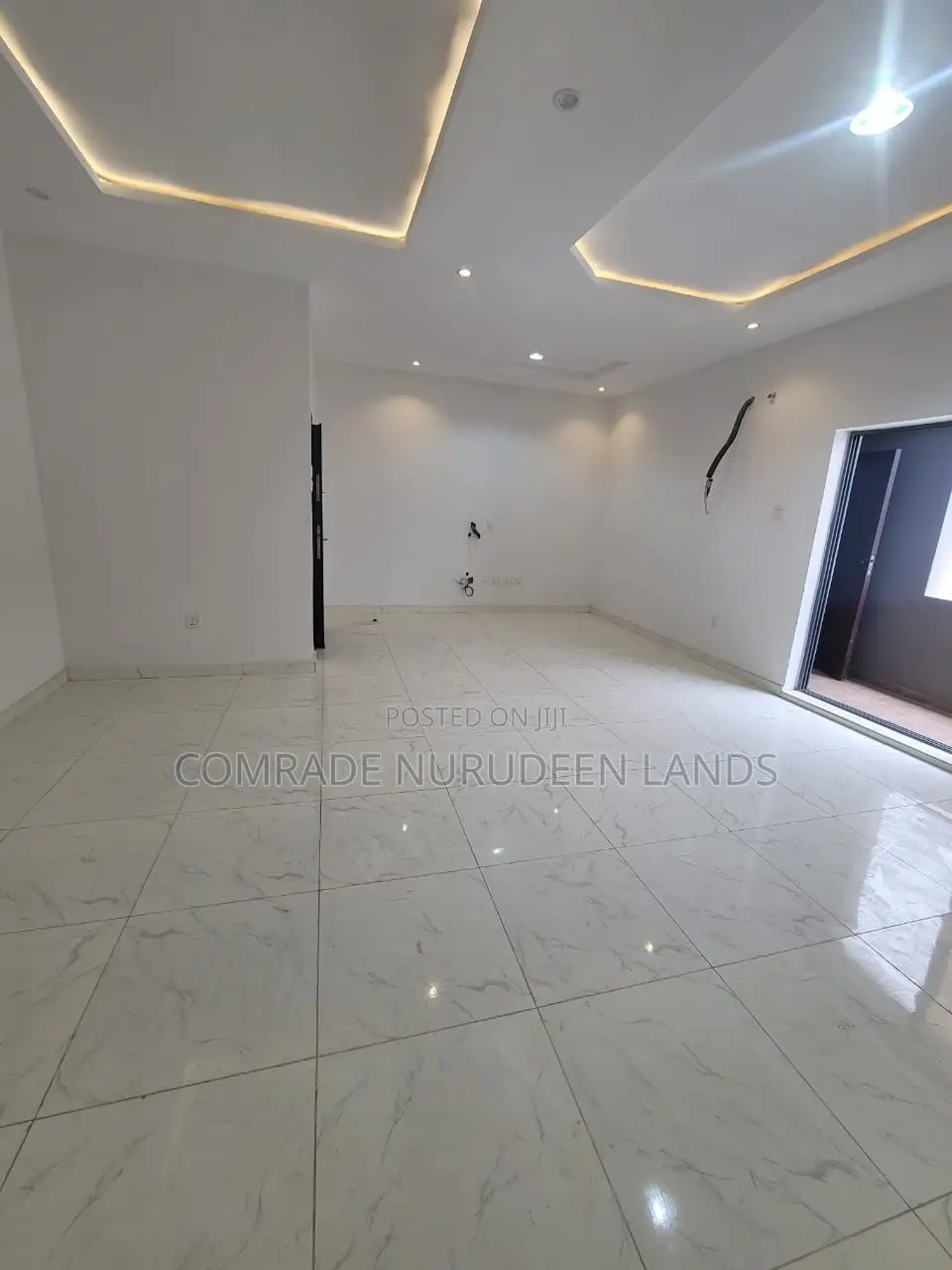 2bdrm Apartment in Lekki Phase 1 for rent