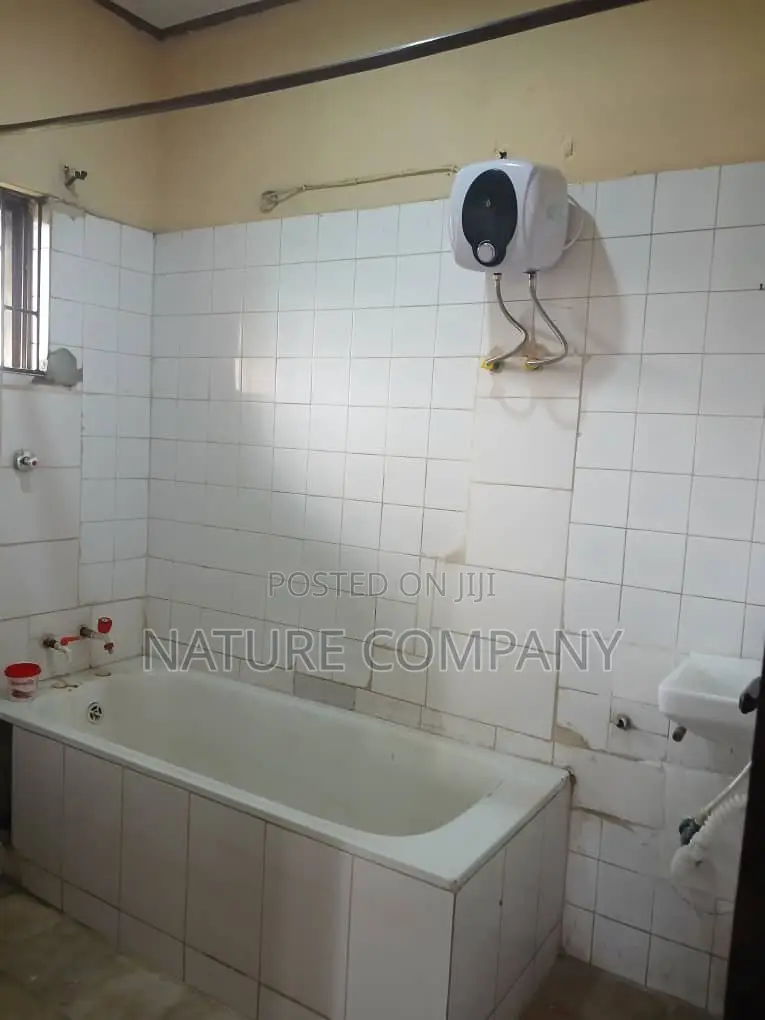 3bdrm Block of Flats in Awuse Estate, Ikeja GRA for rent