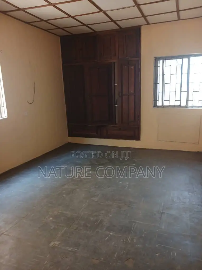 3bdrm Block of Flats in Awuse Estate, Ikeja GRA for rent