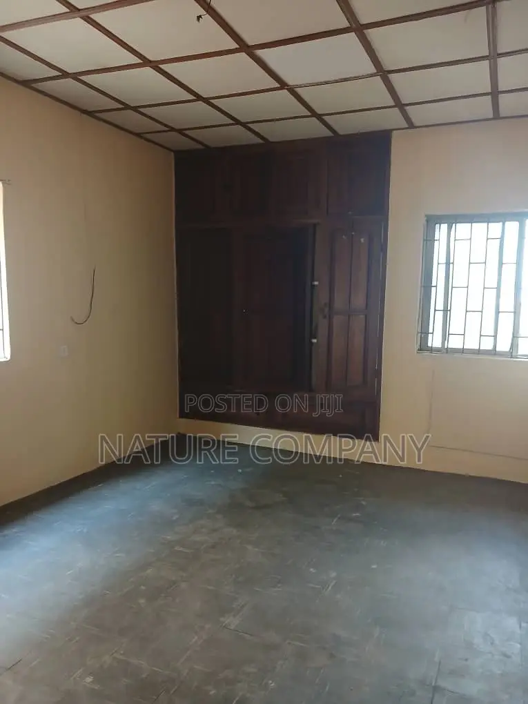 3bdrm Block of Flats in Awuse Estate, Ikeja GRA for rent