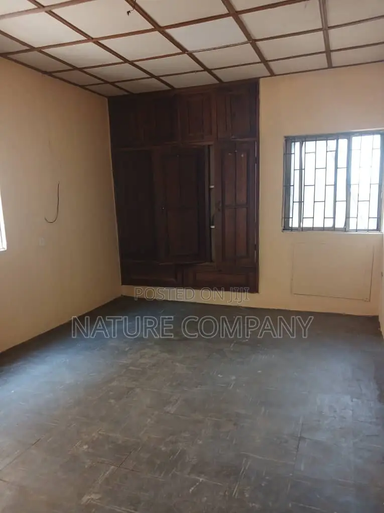 3bdrm Block of Flats in Awuse Estate, Ikeja GRA for rent