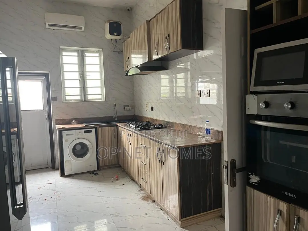 4bdrm Duplex in Lekki for sale