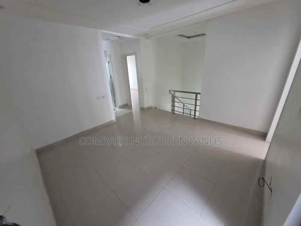 4bdrm Duplex in Ologolo for rent