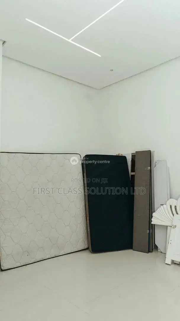 3bdrm Apartment in Lekki Phase 1 for rent