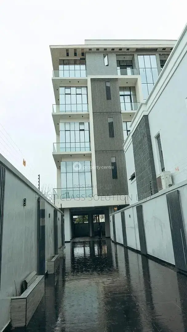 3bdrm Apartment in Lekki Phase 1 for rent