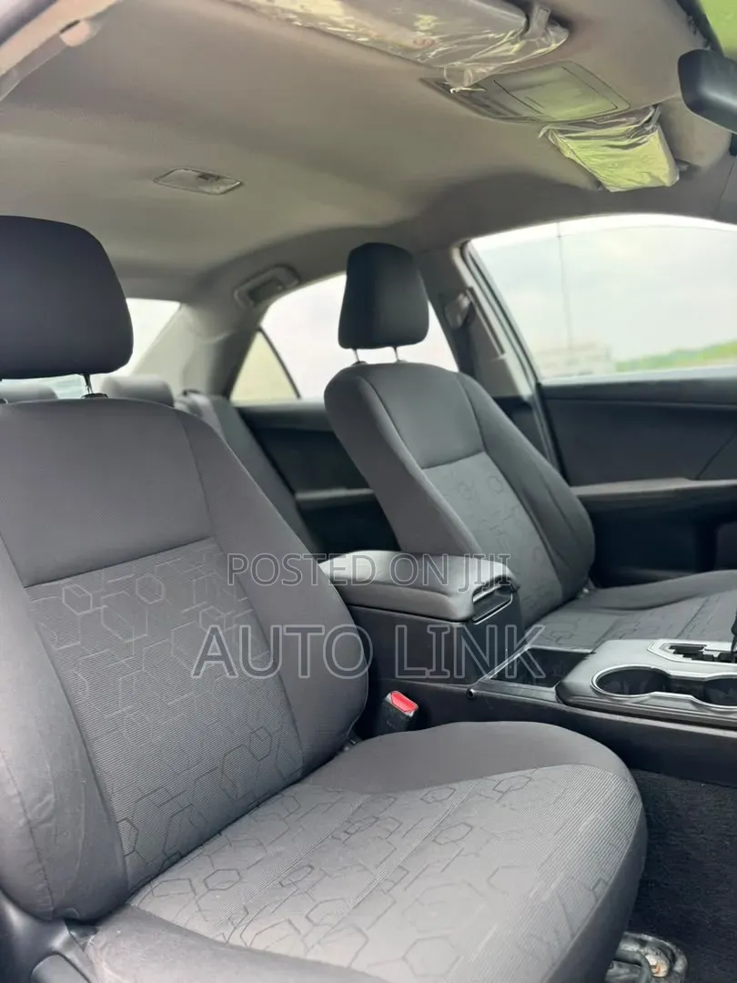 Toyota Camry LE 4dr Sedan (2.5L 4cyl 6A) 2014 White