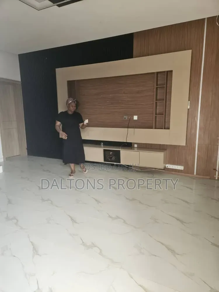 4bdrm Duplex in Luxury, Sabon Lugbe for sale