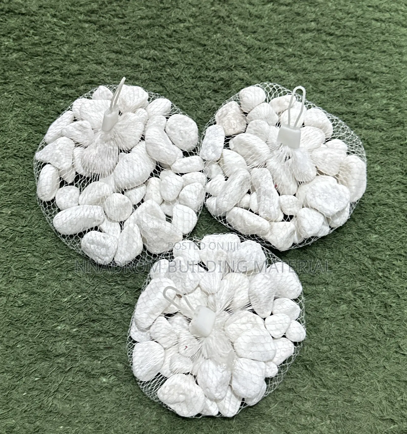 I Kg White Pebble Stones for Fountains Pools Etc
