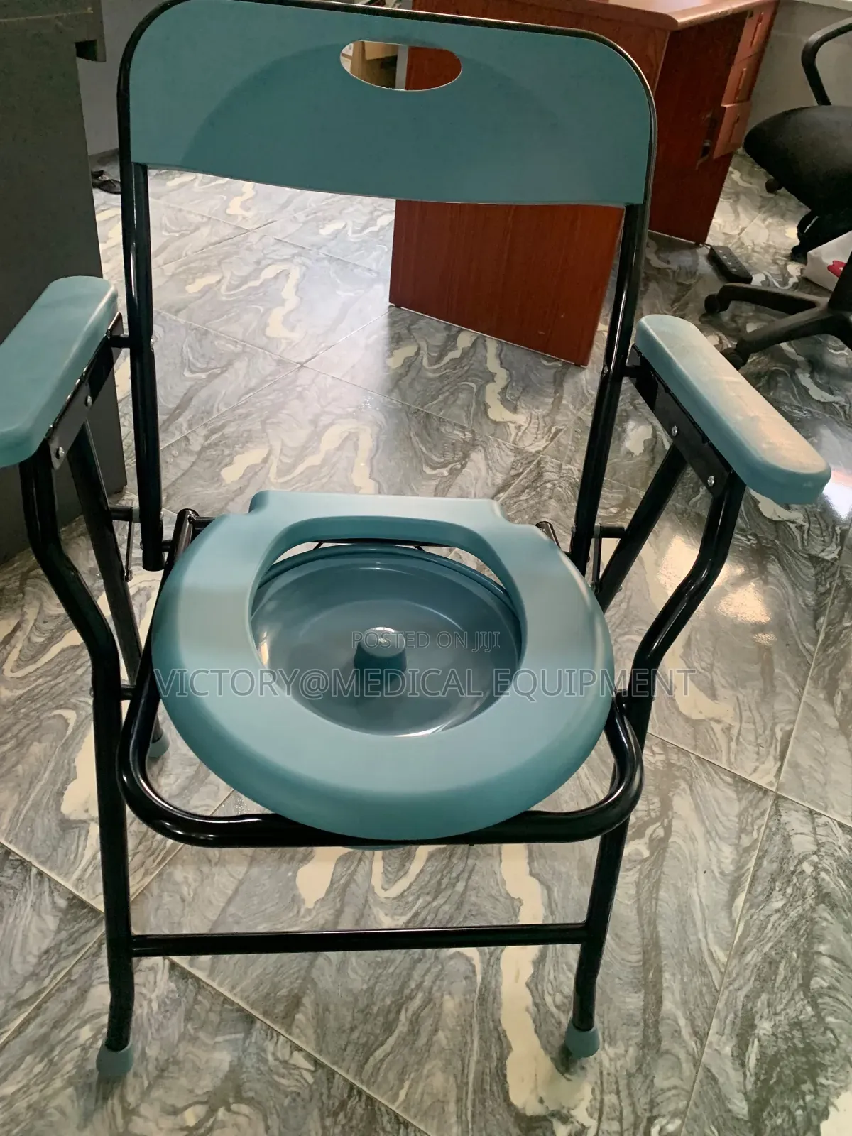 Commode Chair / Toilet Chair
