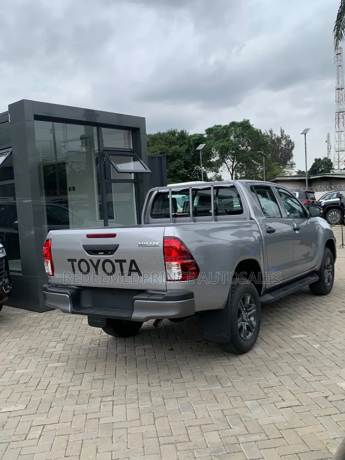 New Toyota Hilux 2026 Gray